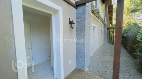 Image 33 - 1002051
