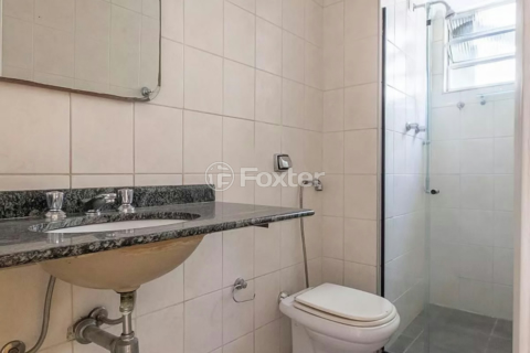 Image 18 - 1002060