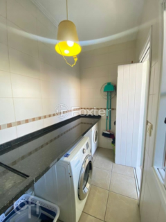 Image 30 - 1002106