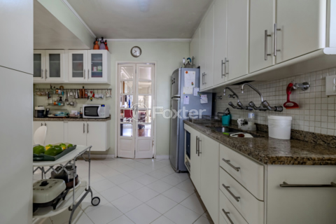 Image 31 - 1002216