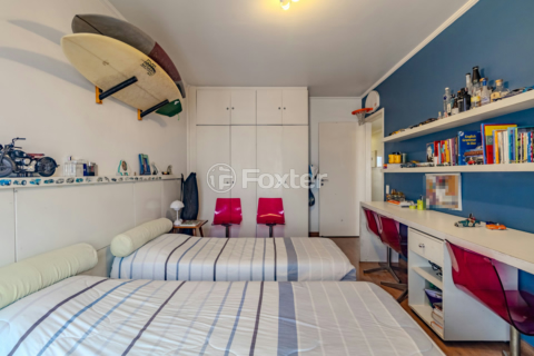 Image 20 - 1002216