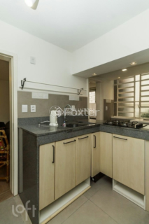Image 4 - 1002272