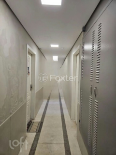 Image 4 - 1002300