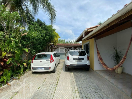 Image 16 - 1002378