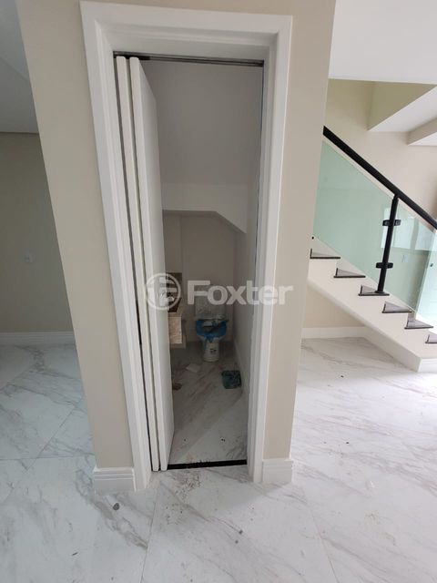 Image 11 - 1002618