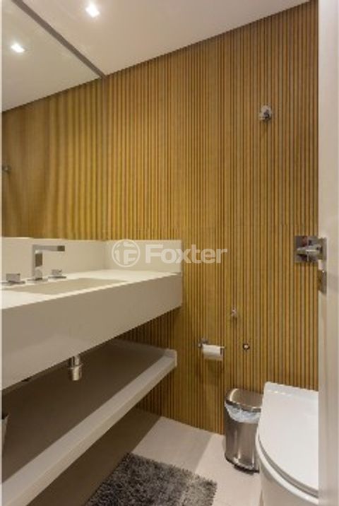 Image 9 - 1002690