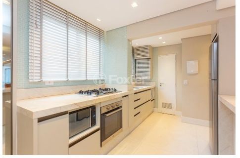 Image 8 - 1002690
