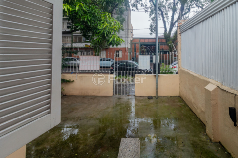 Image 8 - 1002739