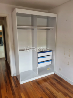 Image 4 - 1002744