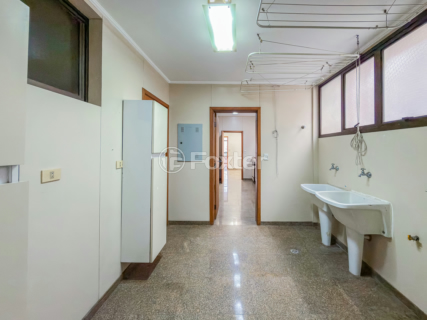 Image 35 - 1002747