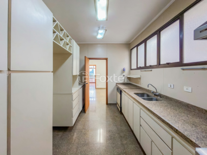 Image 34 - 1002747