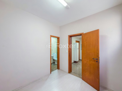 Image 32 - 1002747