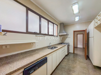 Image 33 - 1002747