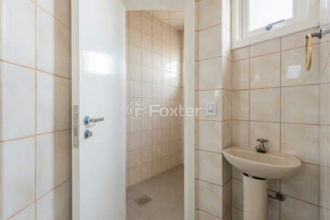 Image 32 - 1002820