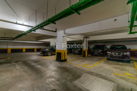 Image 32 - 1002858