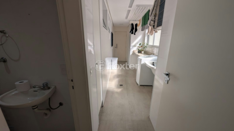 Image 7 - 1002904