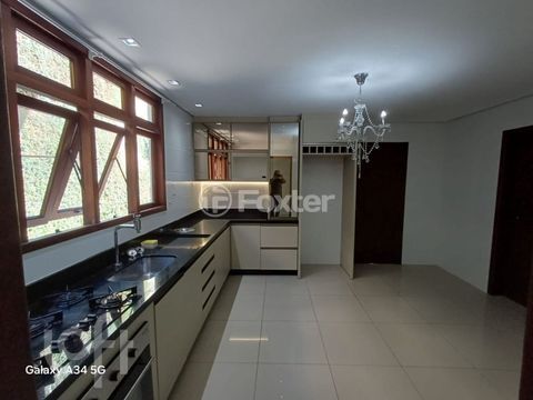 Image 4 - 1002981