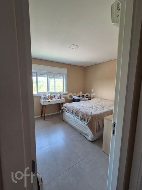 Image 4 - 1002989