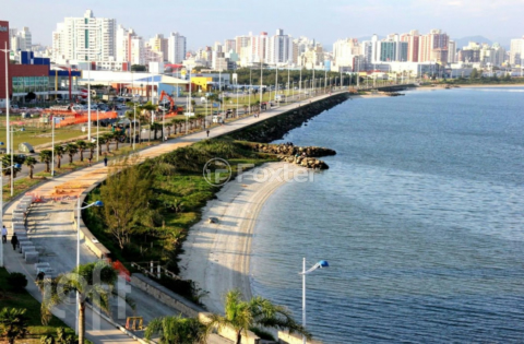Image 19 - 1003047