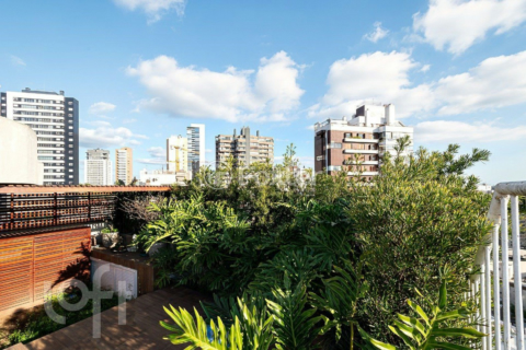 Image 28 - 1003412