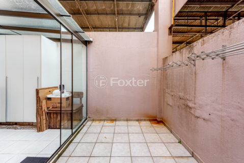 Image 28 - 1003651