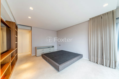 Image 33 - 1003781