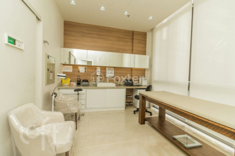Image 32 - 1004008