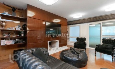 Image 8 - 1004085