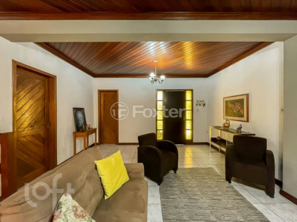 Image 34 - 1004158