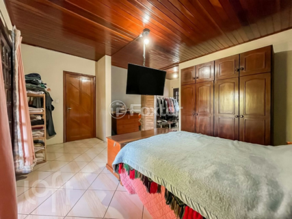 Image 36 - 1004158