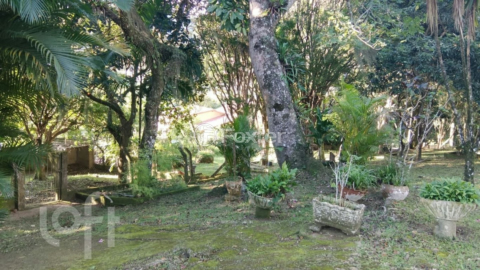 Image 1 - 1004185