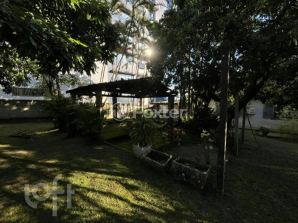Image 10 - 1004185