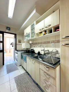 Image 8 - 1004200