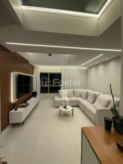 Image 4 - 1004290