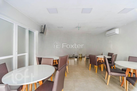 Image 30 - 1004325