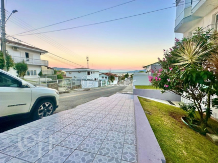 Image 31 - 1004373