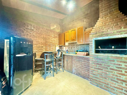 Image 3 - 1004373