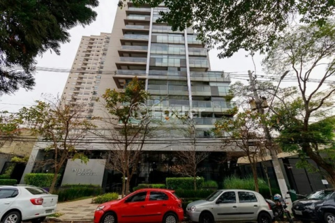 Image 17 - 1004386