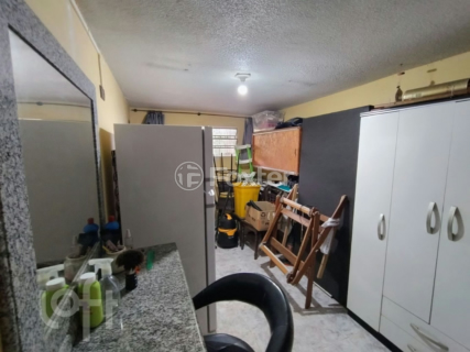 Image 49 - 1004433