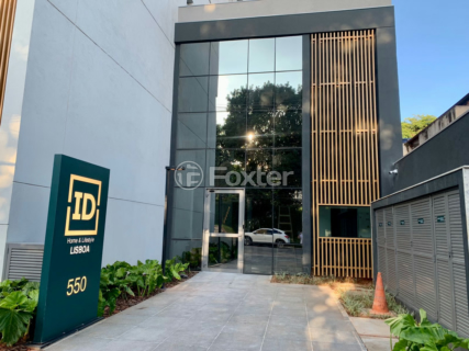 Image 11 - 1004443