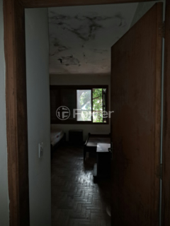 Image 31 - 1004500