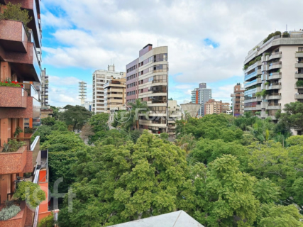 Image 46 - 1004674