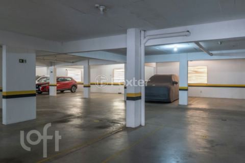 Image 34 - 1004685