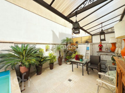 Image 35 - 1004695