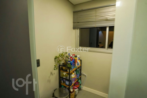 Image 34 - 1004739