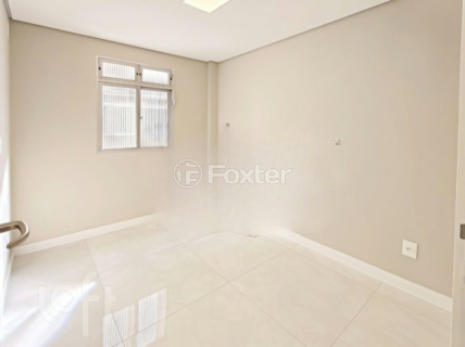 Image 3 - 1004741