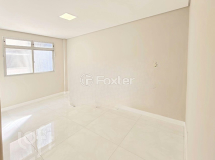 Image 4 - 1004741