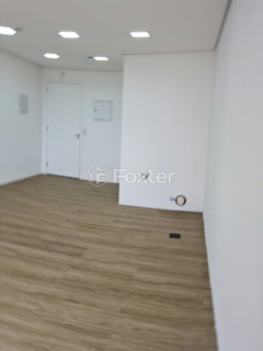 Image 3 - 1004742
