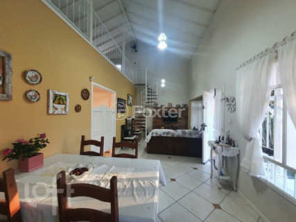 Image 11 - 1004750