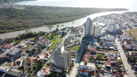 Image 20 - 1005107